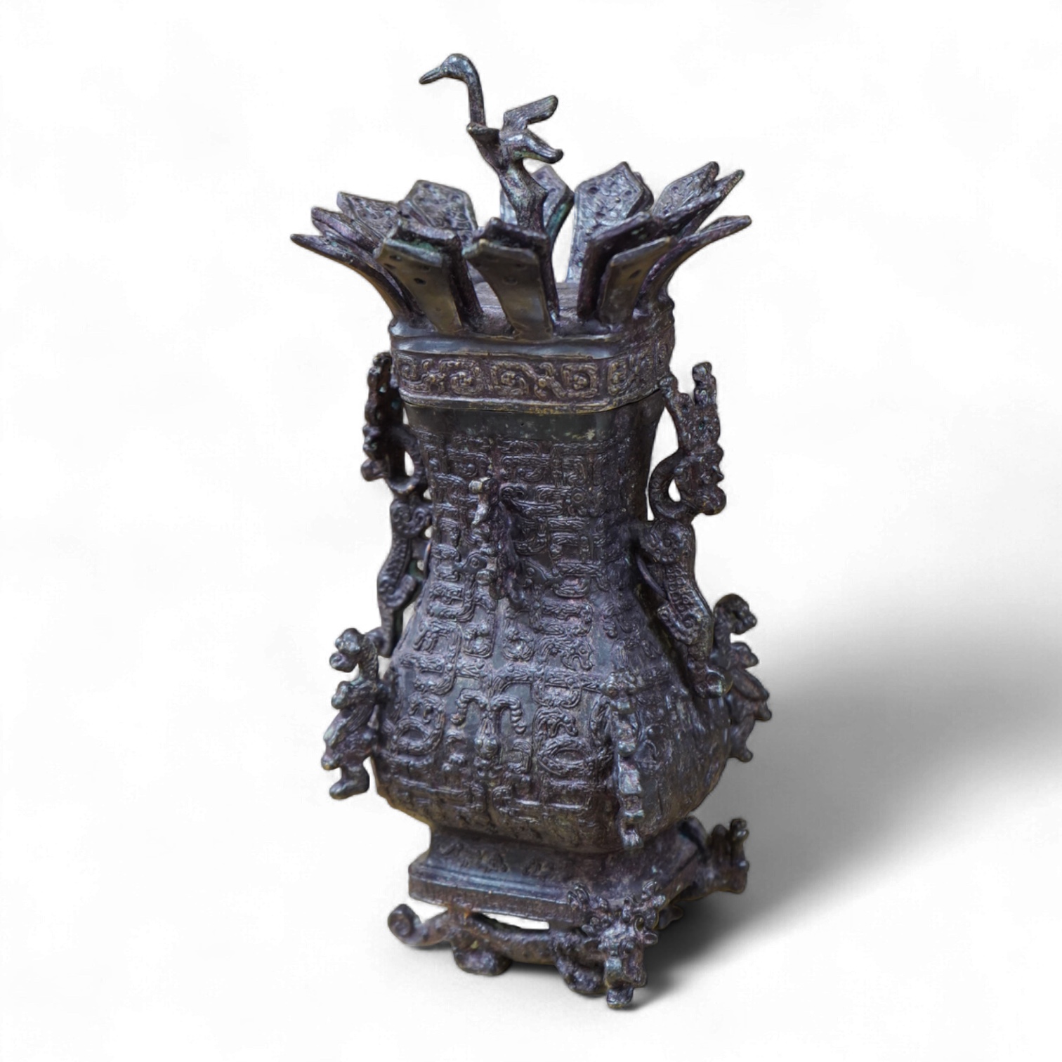 A Chinese Shang style bronze vessel and cover, 23cm